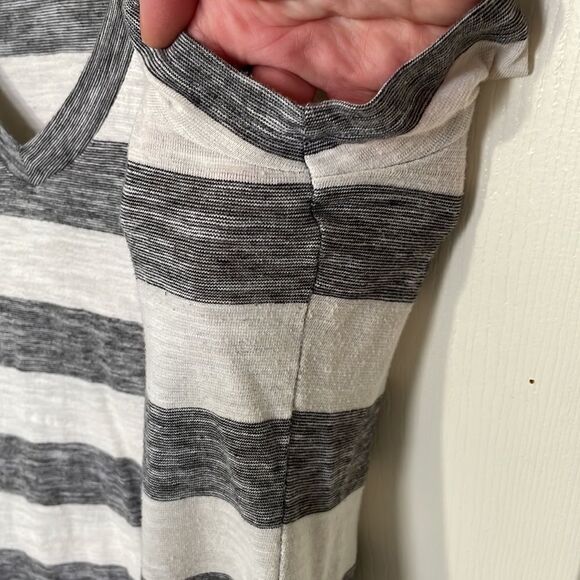 Gap Short Sleeve Tri-Blend Black Stripe V-Neck Tee, Small - Picture 8 of 12